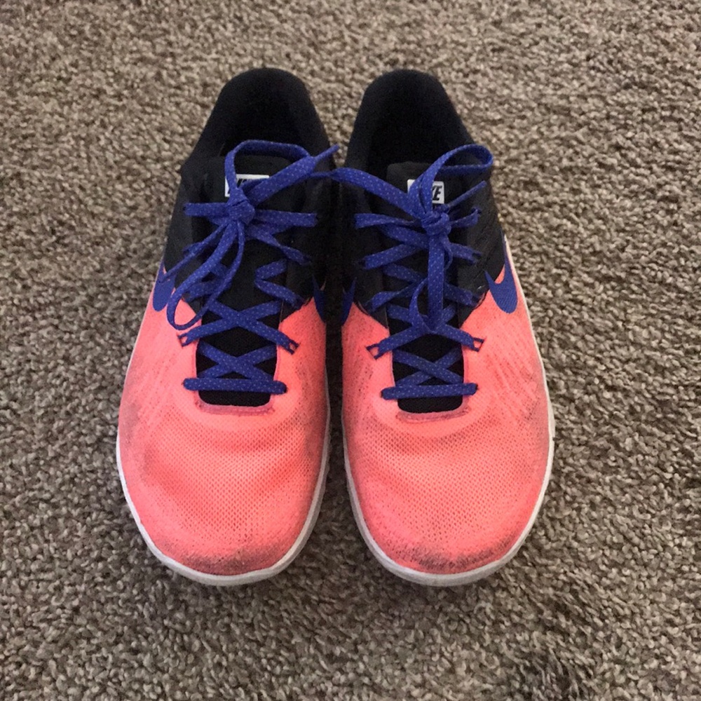 Women’s size 7 Nike metcons!